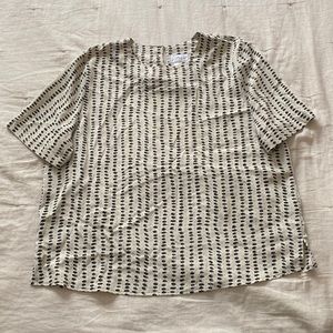 Black and weight minimalist pattern tee